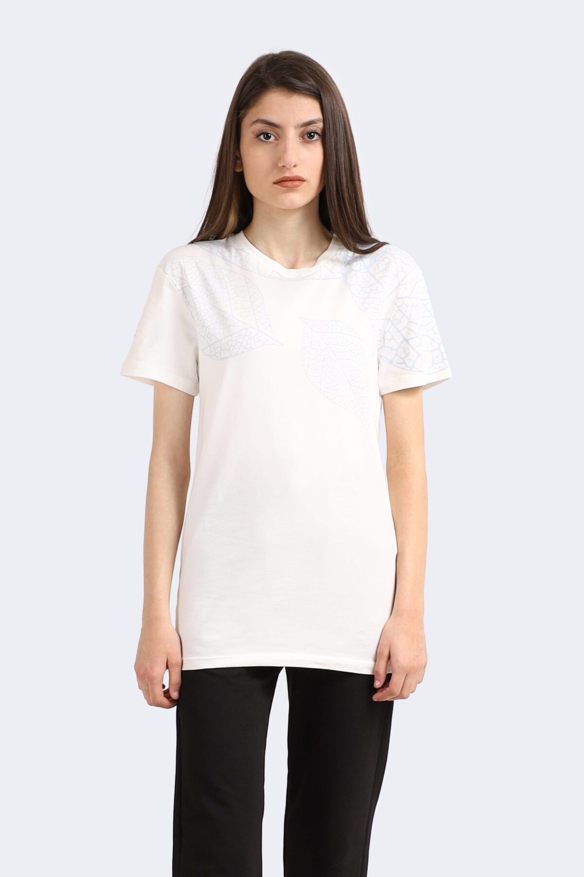10022b2016_nxo5bkwxghsyvdoj-scaled-1.jpg Leaf Patterned Women T-Shirt - Image 1