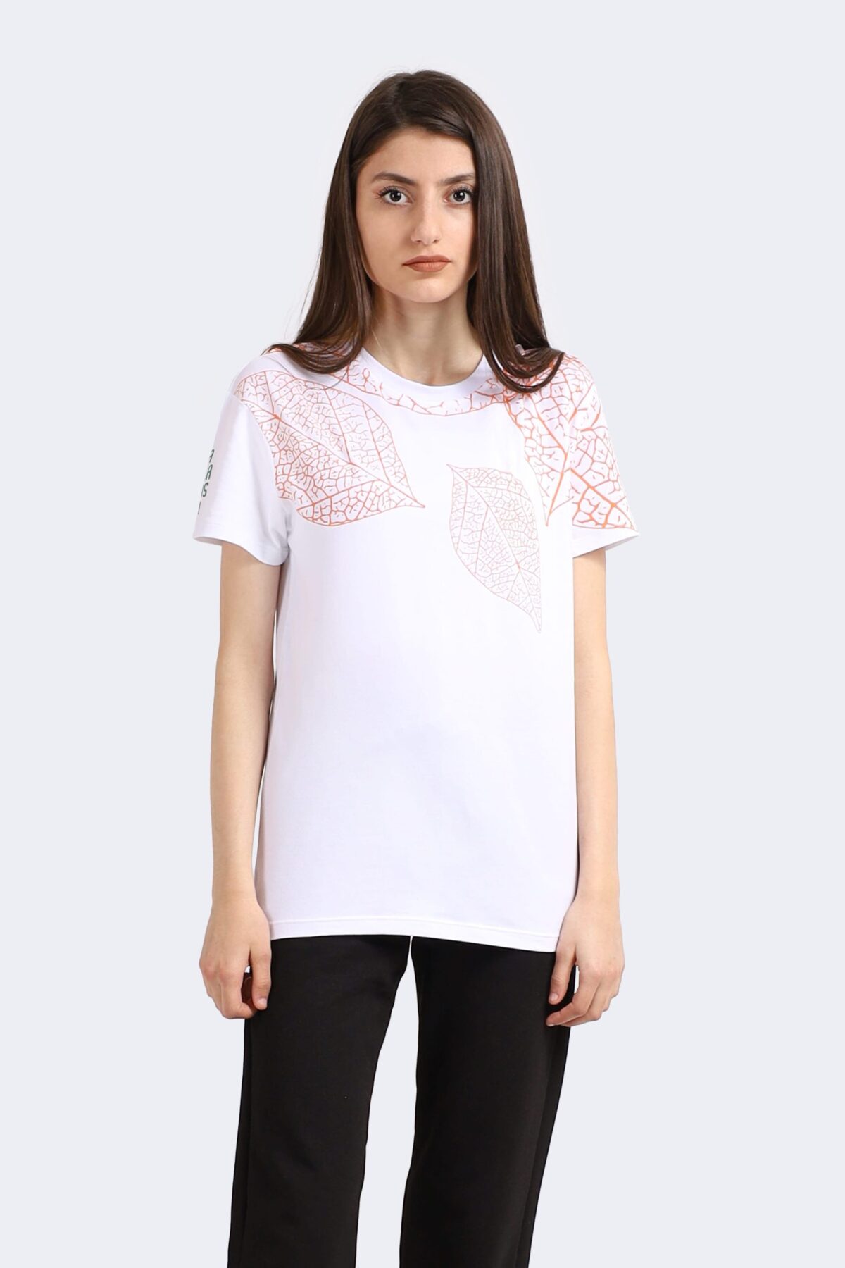10022b201_1hxcfdxydniokz3a-scaled-1.jpg Leaf Patterned Women T-Shirt - Image 1